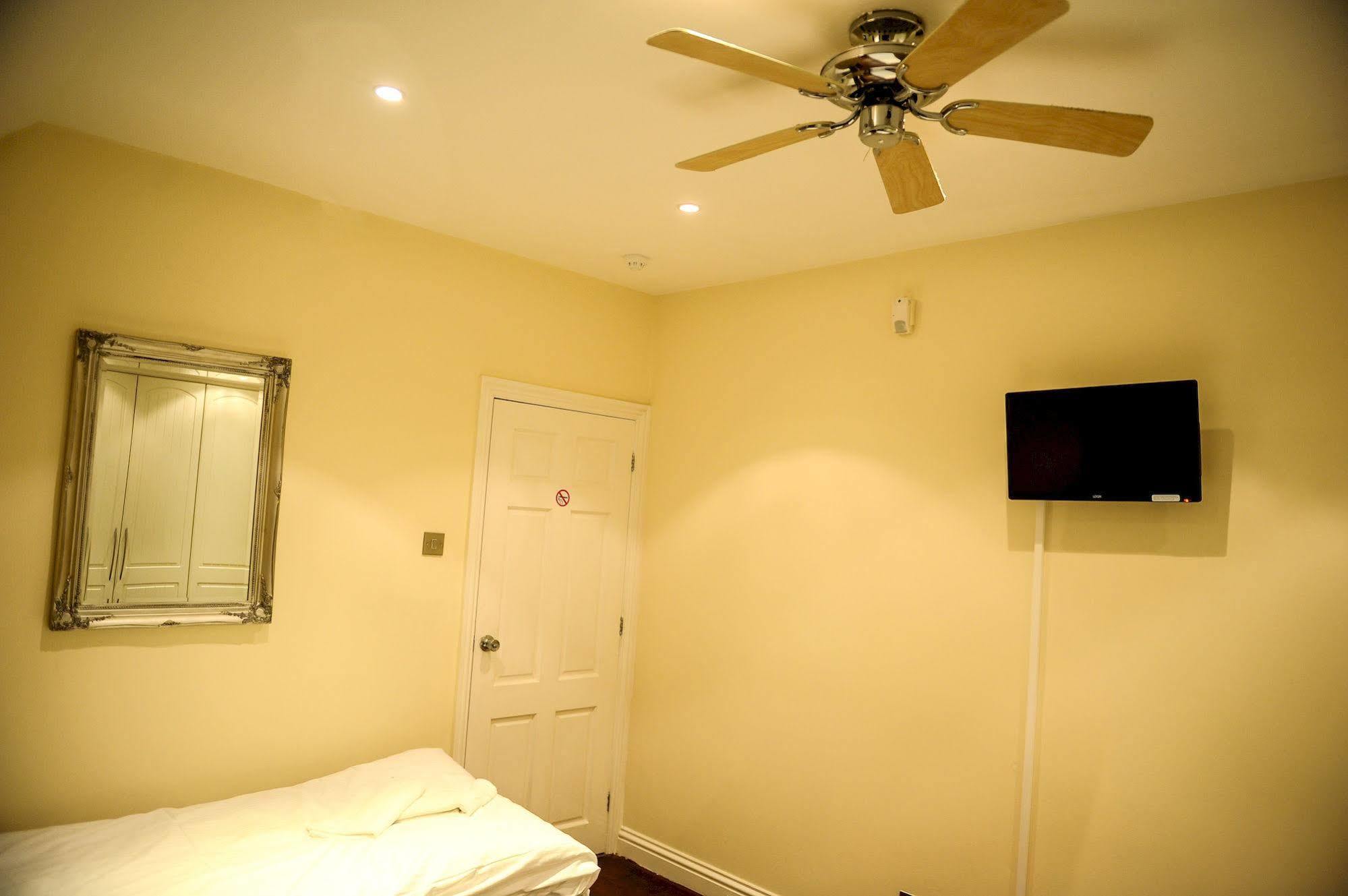 The Greyhound Cottage Chigwell Buitenkant foto